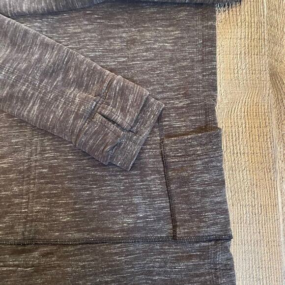 LULULEMON Find Your Centre Wrap Heathered Marled Black French Terry; Size 4 - Picture 7 of 13